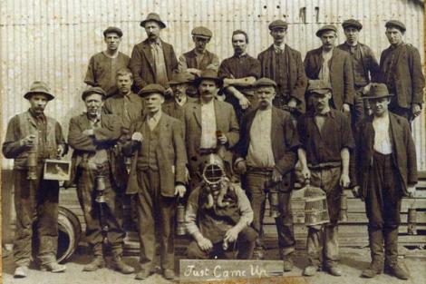 Huntly Mine Explosion rescue crew, with gas mask and canaries 