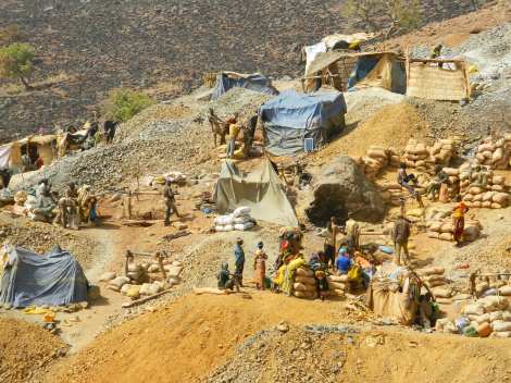 Artisanal gold mine, on hillside near Bani, Burkina Faso. Photo: James Robb